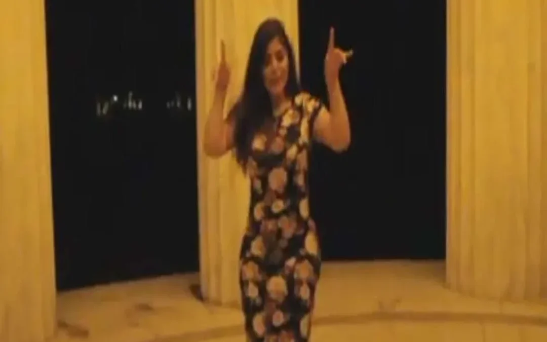 بسبب فيديو و صور دانة العتيبي إسم على تويتر