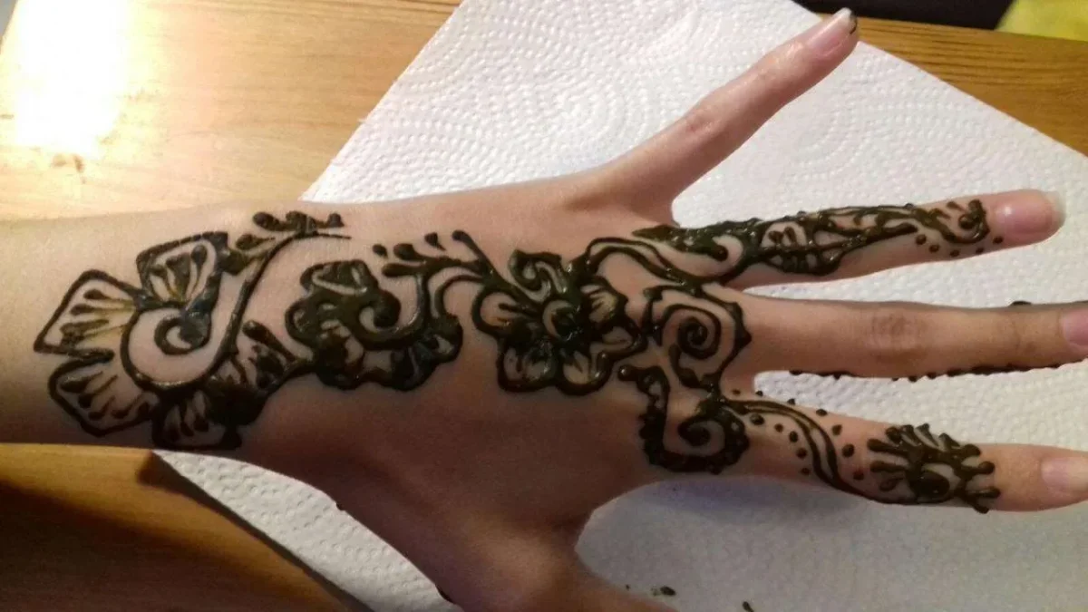 الحذر من إستخدام الحناء الصيني : اعراض مخيفه بسبب الحنة الصينية