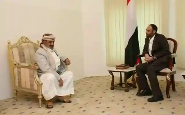 مهدي المشاط ويحيي علي عايض في إجتماع