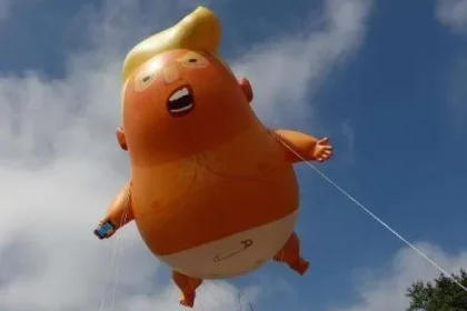 (ترامب الرضيع) يحلق في سماء لندن وسط مظاهرات شديدة