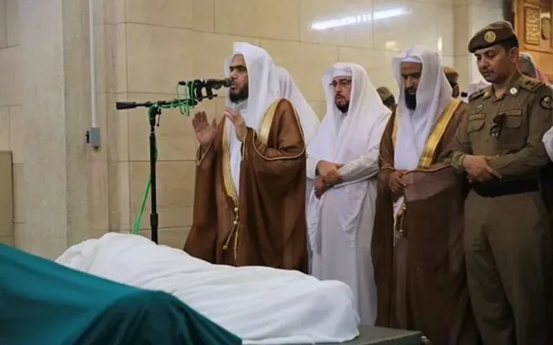 تشييع جنازة الشيخ أبو بكر الجزائري