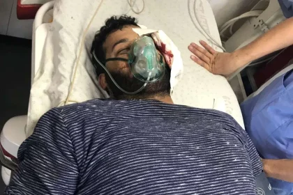 اصابة المصور الصحفي عطية درويش اليوم في غزة