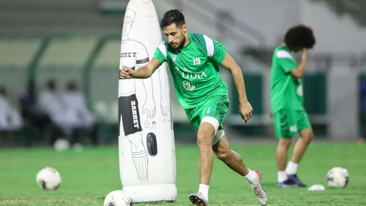 إستبعاد يوسف بلايلي من مباراة الأهلي والشباب اليوم