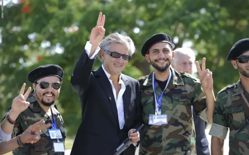 تسببت زيارة برنارد ليفي ليبيا في رد غاضب وأنباء عن رحيله من قبل ترهونه