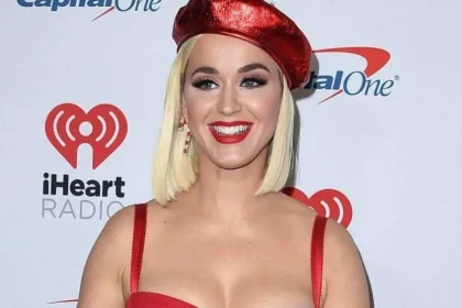 سعر المايوه الفوشيا الذي ظهرت به كاتي بيري