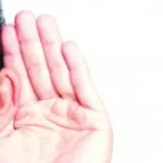 تفسير حلم سماع صوت الميت في المنام دون رؤيته