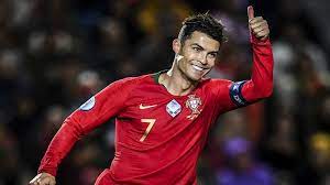 من هو اعظم لاعب في تاريخ كرة القدم