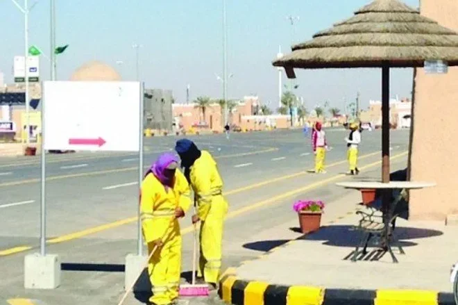 هل تم توطين مهنة عامل النظافة في السعودية؟