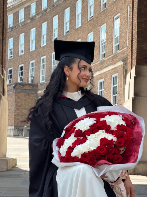 تخرج توجان البخيتي من الجامعة البريطانية