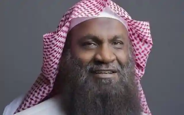 عادل الكلباني سماع الأغاني والمعازف حلال شرعًا  وكذلك الإحتفالات بعيد الميلاد