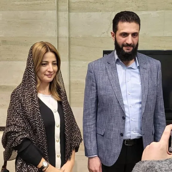 من هي زوجة أحمد الشرع هل هو متزوج وكم عمره من هي زوجة أحمد الشرع هل هو متزوج وكم عمره