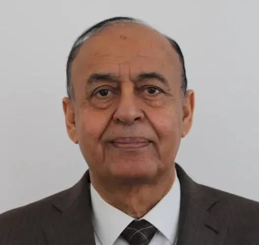 وفاة السفير اليمني عمر حسين سبعة في التشيك عن عمر 66 عامًا