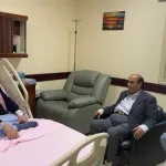 الرئيس الأسبق حيدر العطاس يزور الشيخ البركاني ويطمئن على صحته