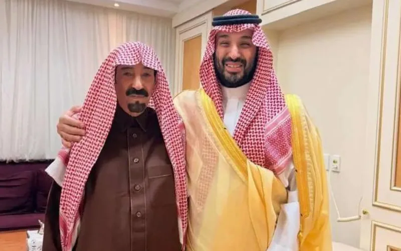 ولي العهد يزور الشيخ بدر بن هزاع بن شقير الدويش للاطمئنان على صحته