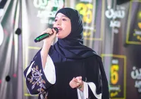 ماريا قحطان تتبرع بكراسٍ