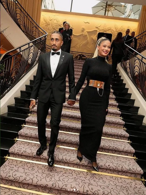 من هي زوجة رافينيا من هي زوجة رافينيا؟ معلومات كاملة