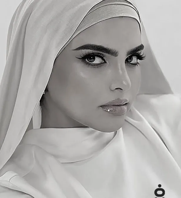 صور سارة الودعاني بالحجاب