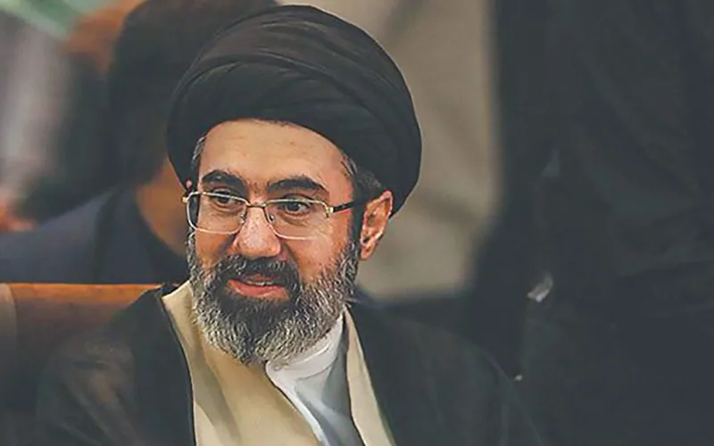 من هو مجتبى خامنئي؟ سيرة ذاتية شاملة لابن المرشد الأعلى الإيراني وتفاصيل عن زوجته زهراء حداد عادل