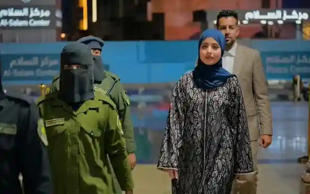 الفنانة ماريا قحطان تقدم إعتذارها نيابة عن اخوها بسبب الطفل