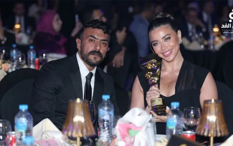 تفاصيل إهداء يارا السكري جائزة Trend Awards للفنان أحمد العوضي