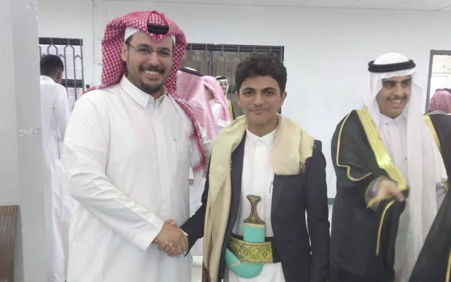 الطالب اليمني يحيى وليد صالح عرفج يحصل على 100% في الثانوية في السعودية