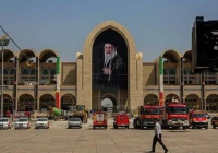 إستعدادات في إيران قبل موعد تشييع جنازة علي خامنئي في مدينة مشهد