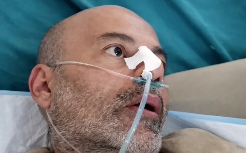 تدهور الحالة الصحية لـ الفنان محمد القطاع ودخوله في غيبوبة دون وعي