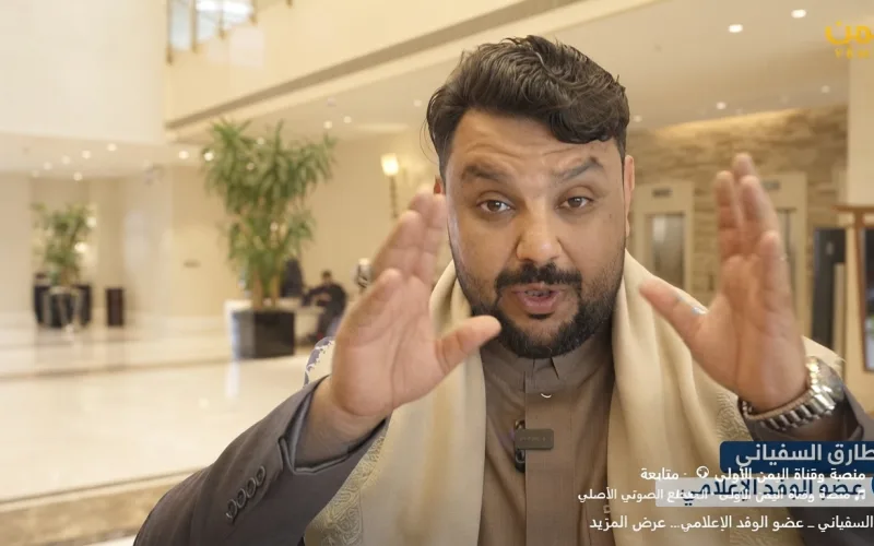 الفنان طارق السفياني في إيران في تشييع جنازة المرشد الإيراني السابق علي خامنئي