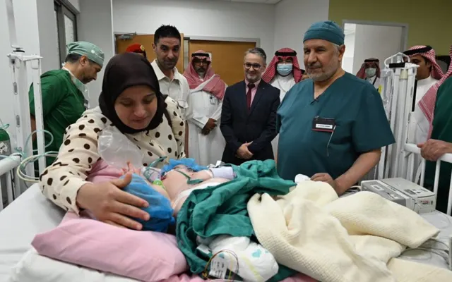 بدء عملية فصل التوأم المغربي سجى وضحى في الرياض بمشاركة 23 من المختصين